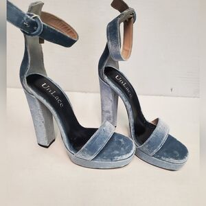 UNLANCE POWDER BLUE SANDALS WOMANS SIZE 40 NWT HIGH HEELS ANKLE STRAP BUCKLE